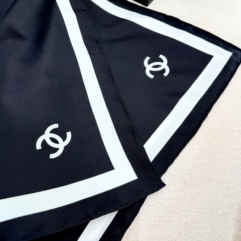 '- 26S SCARF 90 IN SILK 303206