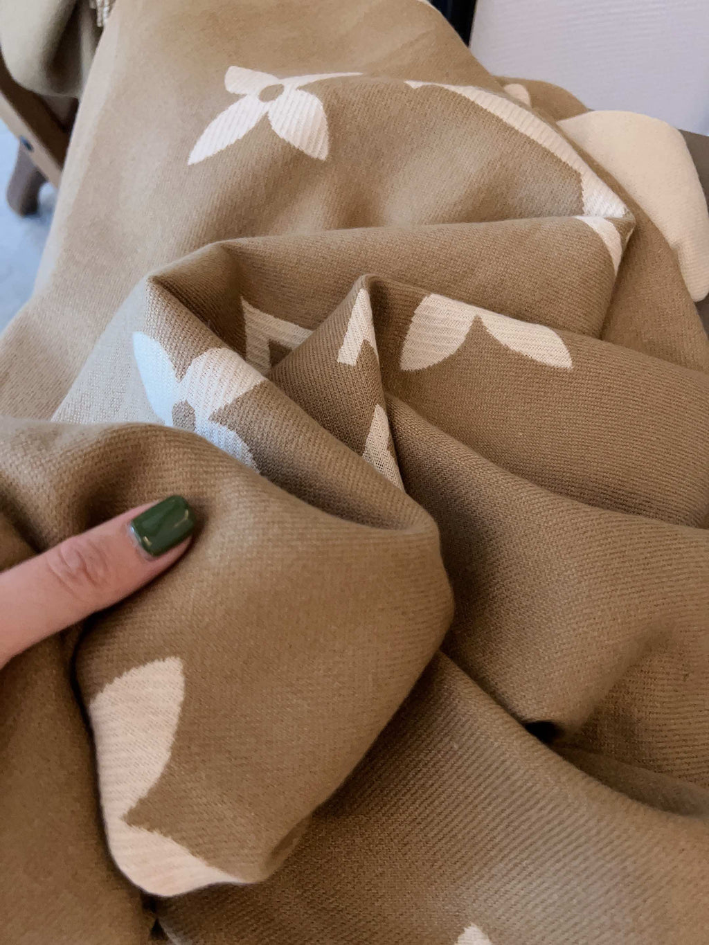 High-End Fashion Cashmere-Blend Scarf - 9706